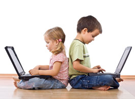儿童玩电脑
