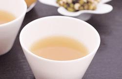 治疗感冒的两款食疗推荐：姜糖茶和金菊饮