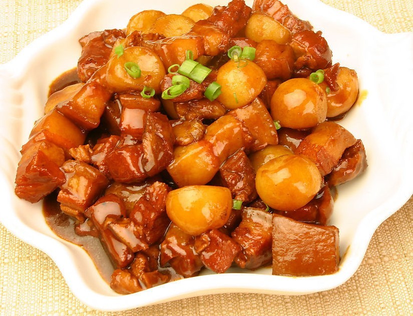 中国家常菜谱推荐:土豆烧肉