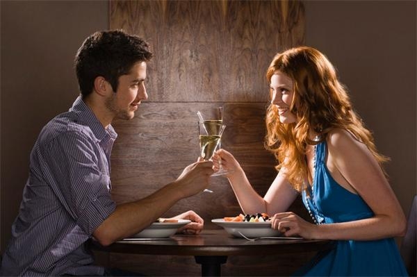 情人节约会注意事项：不可不知的餐桌礼仪