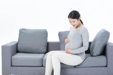 女人耳朵长痣是好的吗 一生不为钱所困2