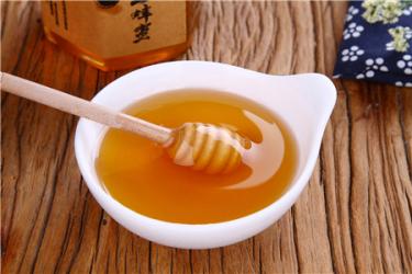 胆结石可以喝蜂蜜水吗 蜂蜜水真的那么神奇吗？2
