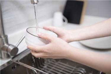 蟑螂怕水淹吗