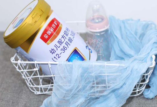 宝宝拉肚子吃什么，可以给孩子喝易吸收的奶粉
