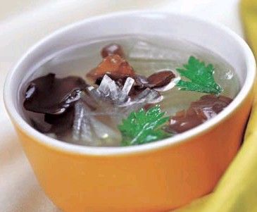 月子餐食谱推荐：益母草木耳汤