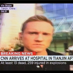 天津爆炸：CNN记者现场采访遭围攻