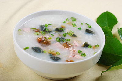  儿童营养餐之皮蛋瘦肉粥