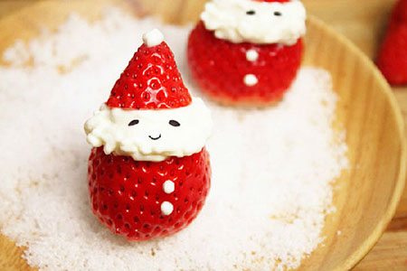草莓圣诞老人的做法  可爱的圣诞老公公你学会了吗