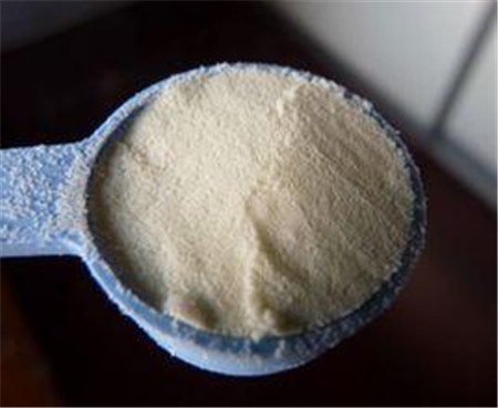 配方奶粉可以干吃吗？干吃配方奶粉易让宝宝便秘