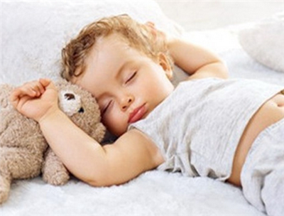 春季小孩睡觉盗汗是什么原因？