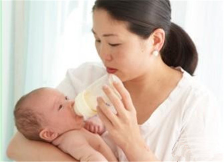 新生儿喝奶粉每天喝多少毫升