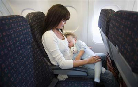 忘买婴儿票被拒登机，总结带娃乘机回家不可不知的要点！