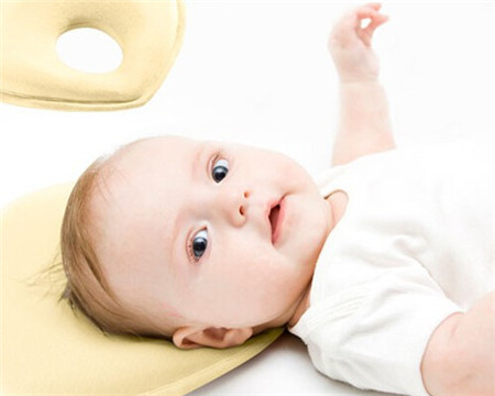 宝宝到底能不能用枕头，看看专家怎么说!
