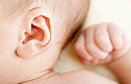婴儿耳朵护理