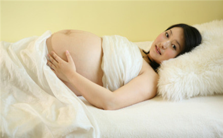怀孕24周可以平躺睡觉吗