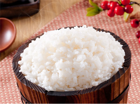 宝宝几个月可以吃米饭？