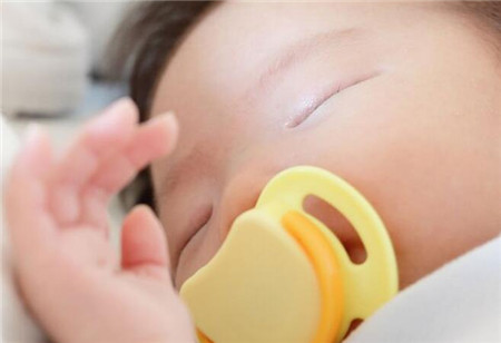 4个按摩手法帮助宝宝轻松睡过夜