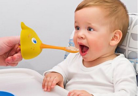专家揭秘：宝宝大脑发育必需的3种营养素