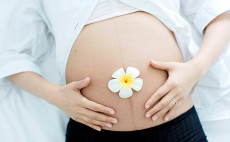 怀孕肚子变硬！怀孕宫缩当心引发早产