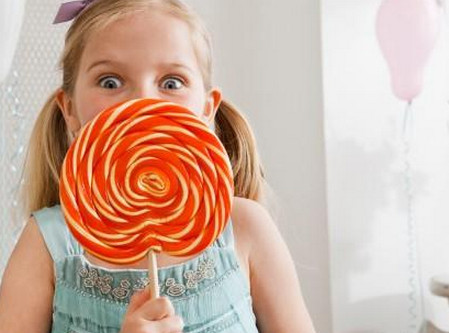 教你怎么在5秒内辨别对孩子有害的零食！