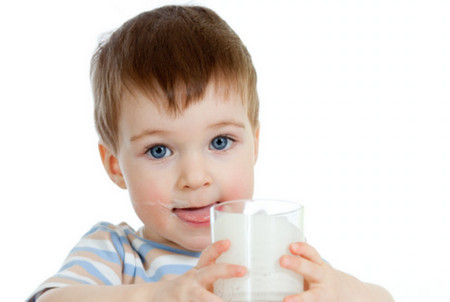你经常给孩子喝的，不是牛奶，而是乳饮料！
