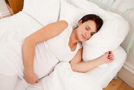 怀孕期间睡觉也是个“危险事儿”