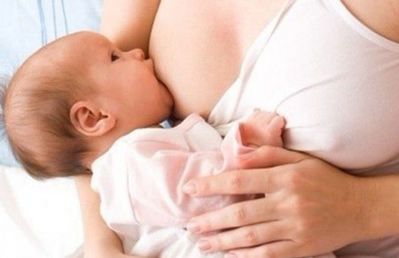 新手妈妈不能及时分泌乳汁，宝宝喂养问题的选择？