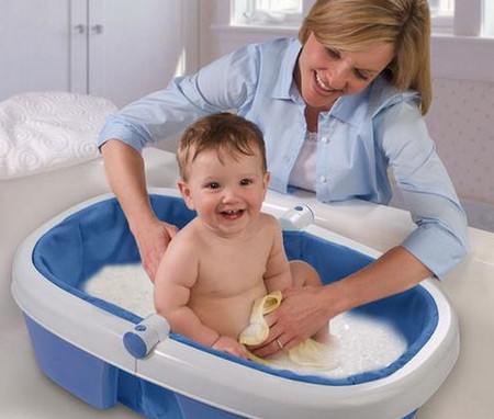 怎样帮新生儿洗澡，给婴儿洗澡注意事项