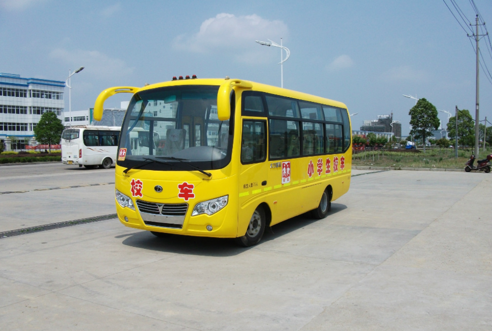 学生追班车