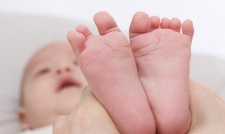 2岁女儿浑身都是小疱疹，手足口病到底该如何预防？