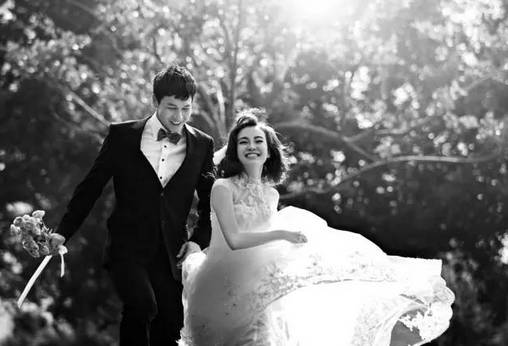现在拍个婚纱照是有多不容易！