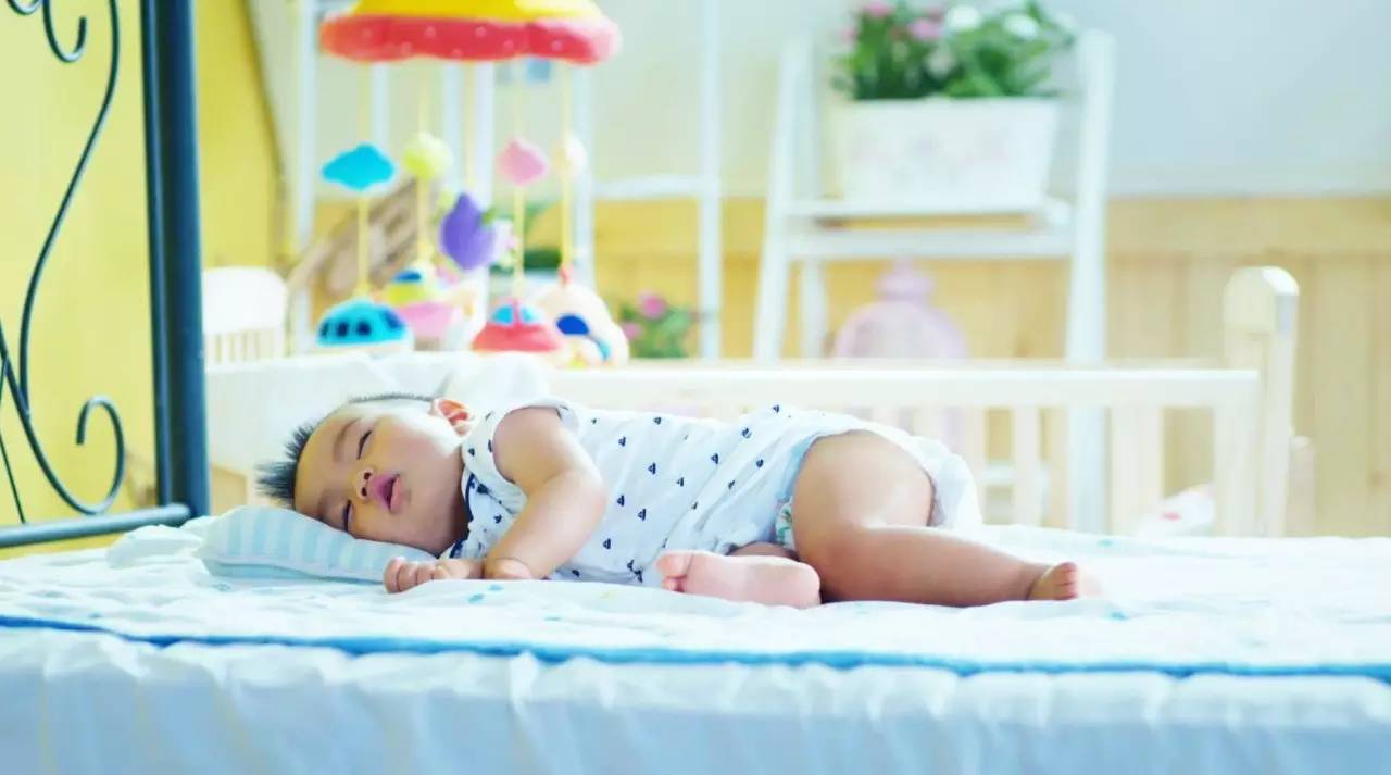 宝宝枕头就是成人小号版？选不对枕头宝宝可能会头部畸形！