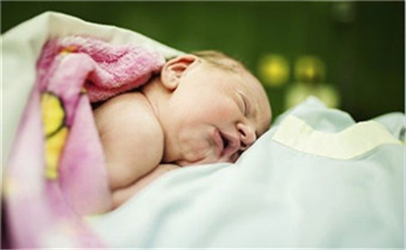 宝宝到底需不需要睡枕头？关于宝宝睡枕头的误区快来了解！