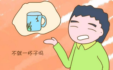 家长公然用超市杯子给孩子接尿,商家真的要吐一口老血了!