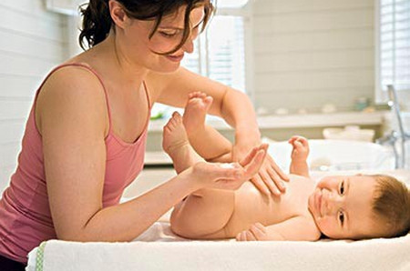 超萌图解：新手爸妈如何给新生宝宝洗澡？