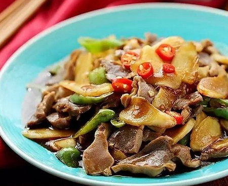 韧脆适中的爽口下酒佳肴---仔姜爆鸡胗的做法