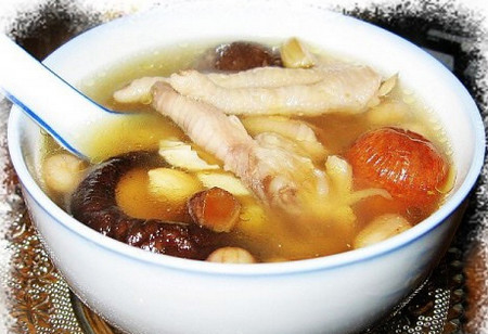 板栗鸡脚汤的做法 健康营养又滋补的养生汤