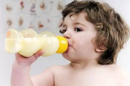 为什么要喝配方奶而不是纯牛奶，配方奶到底要喝到几岁？