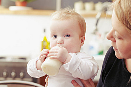 各段奶粉的营养物质有什么区别？不同月龄的宝宝该怎么选？