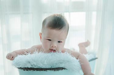 婴儿腹胀能吃奶粉吗