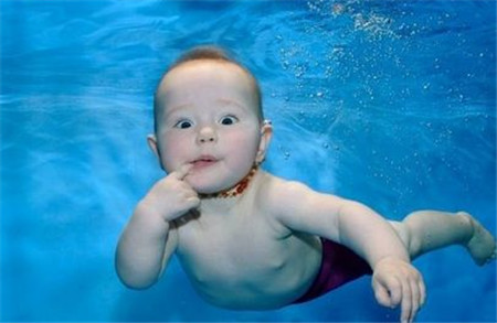 宝宝鼻塞可以游泳吗