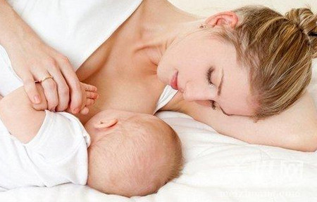 吃奶吃睡着、容易呛奶、母乳吸不出来，宝宝吃奶遇到这些问题怎么办？