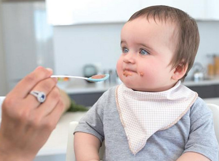 听说宝宝吃稀饭不好，会影响吞咽功能？是真的吗？