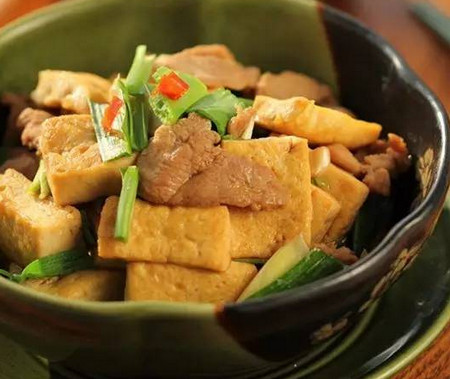 豆腐炒鸭脯肉，冬天常吃滋阴润燥还养生，好吃又便宜，老少皆宜！