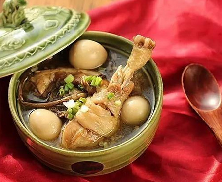 鲜美又滋补的“茶树菇鹌鹑蛋土鸡汤”做法