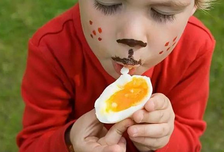 孩子一天吃多少鸡蛋不用担心胆固醇超标？