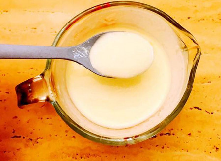 亚麻籽油拌酸奶，适合6个月以上宝宝食用！