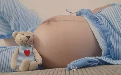 孕妈妈如何与胎儿聊天呢？