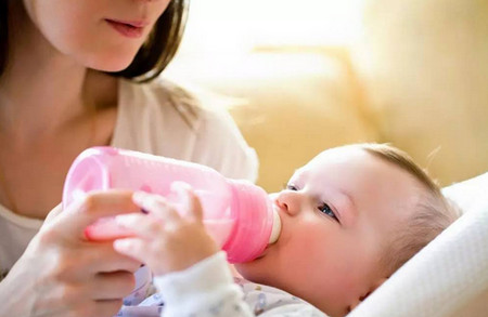 寶寶總是吐奶怎么辦？