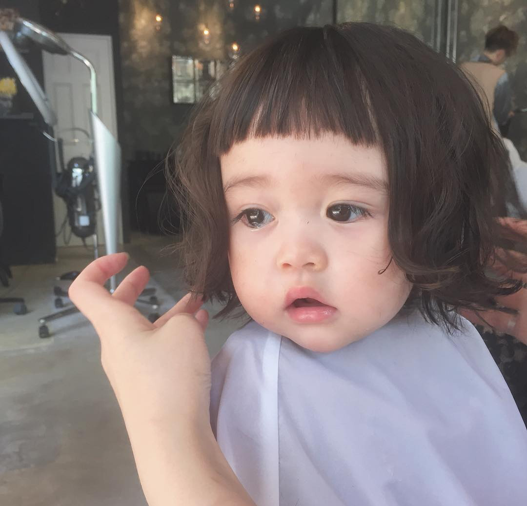 日本小女孩剪头发照走红 颜值也是没sei了